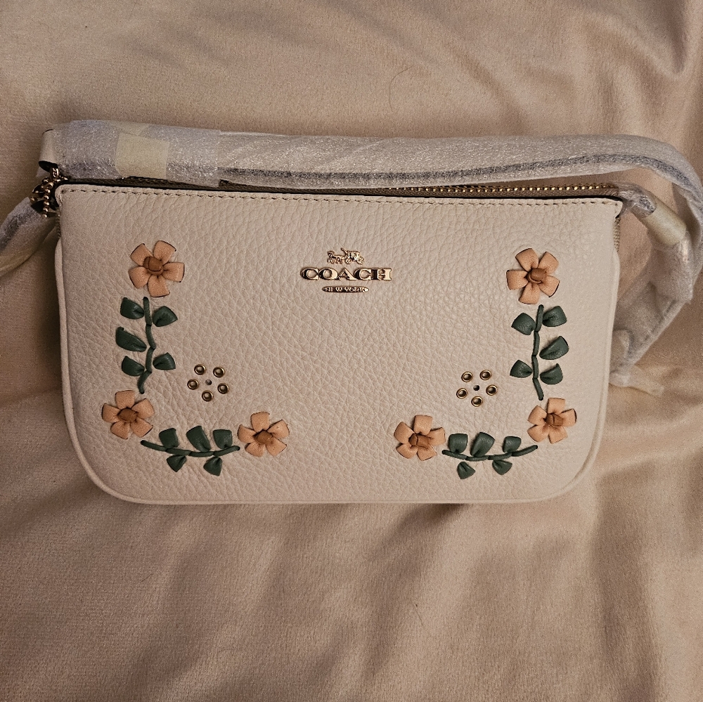 NWT Coach Floral Whipstitch Nolita 19 Khaki Wristlet Style C9924
